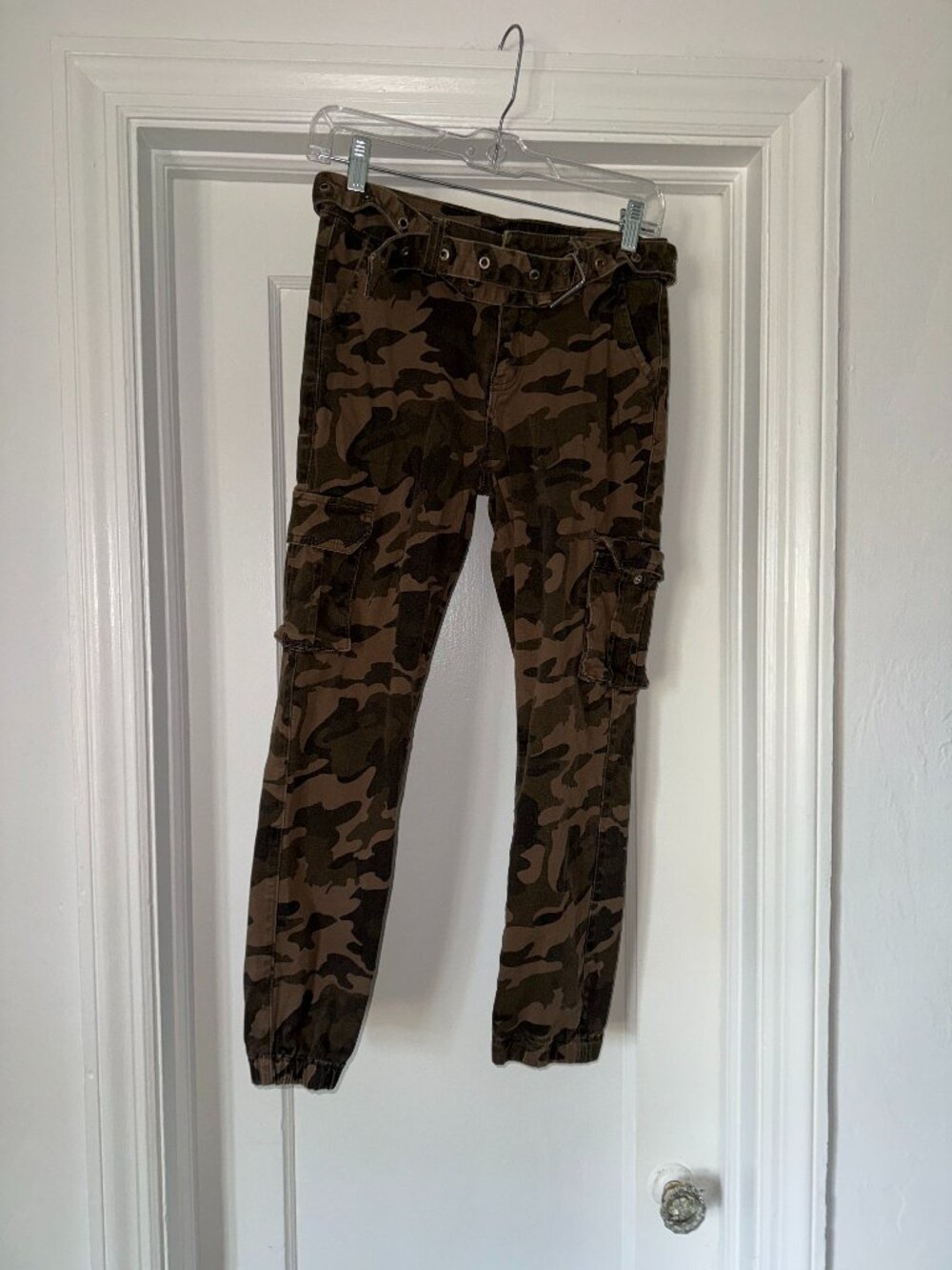 Fashion Nova Camo Skinny Cargo Pants with Belt Size S